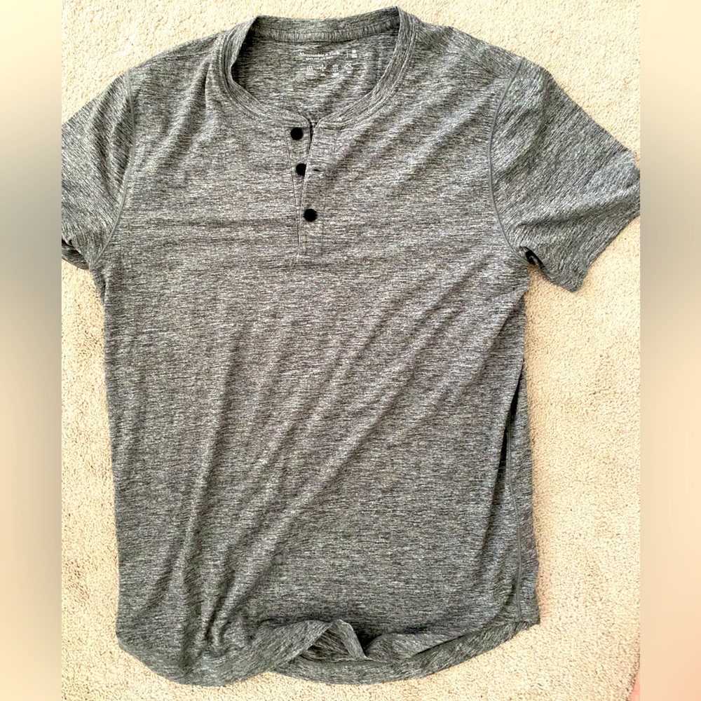 Men’s Abercrombie and Fitch short sleeve Henley